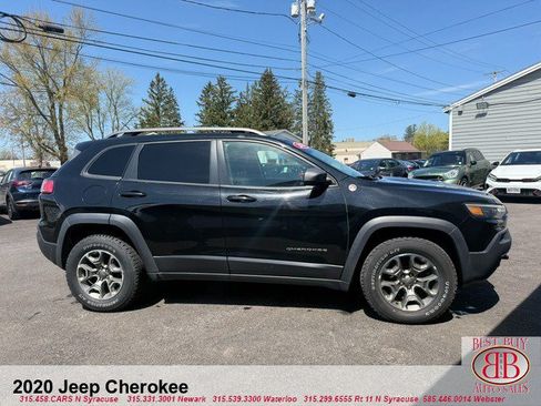 Used 2020 Jeep Cherokee Trailhawk w/ Cold Weather Group AWD/4WD image 2