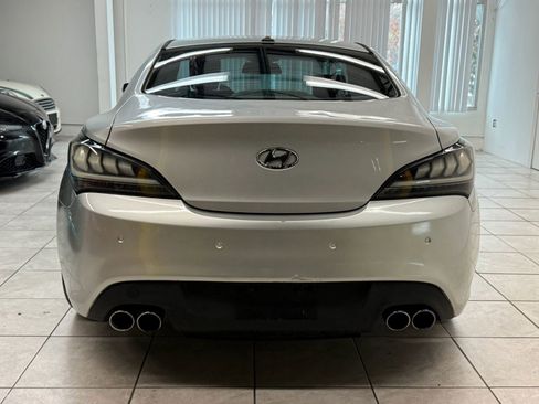 Used 2013 Hyundai Genesis 3.8 image 8