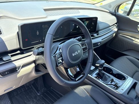 New 2026 Kia Carnival EX FWD image 21