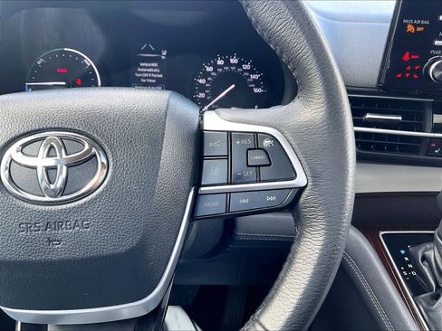 Used 2024 Toyota Sienna XLE image 24