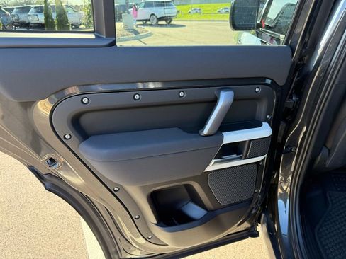 Used 2023 Land Rover Defender 110 X-Dynamic SE image 20