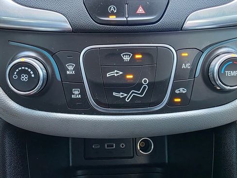 Used 2022 Chevrolet Equinox LS w/ LS Convenience Package image 34