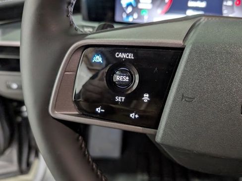 Used 2025 Nissan Murano SV AWD/4WD image 18