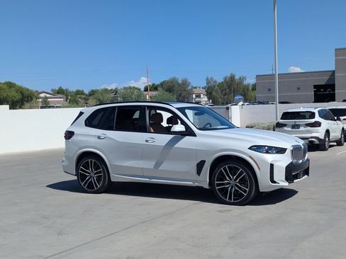 New 2026 BMW X5 xDrive40i w/ M Sport Package AWD/4WD image 4