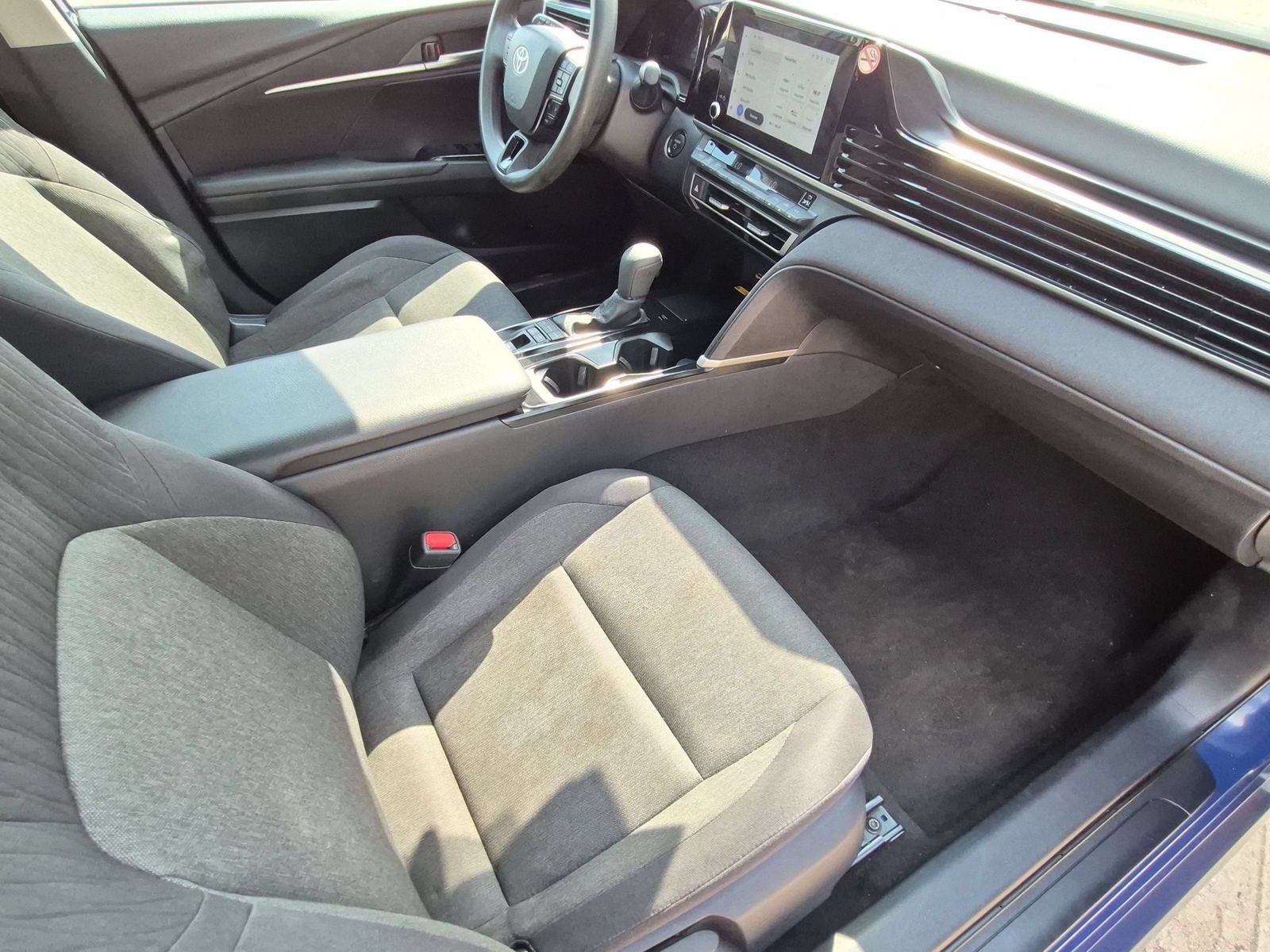 Used 2025 Toyota Camry LE FWD image 30
