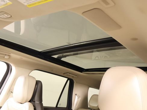 Used 2023 Lincoln Navigator L Reserve AWD/4WD image 17