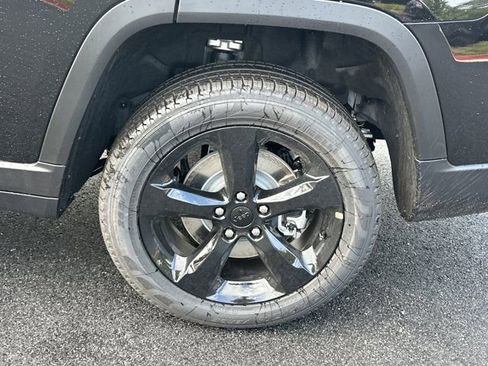 New 2025 Jeep Grand Cherokee L Limited w/ Black Appearance Package image 18