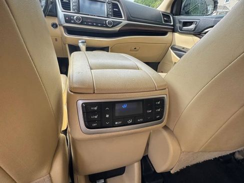 Used 2016 Toyota Highlander Limited Platinum AWD/4WD image 8