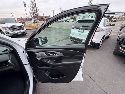 Used 2021 Chevrolet Traverse LS image 20