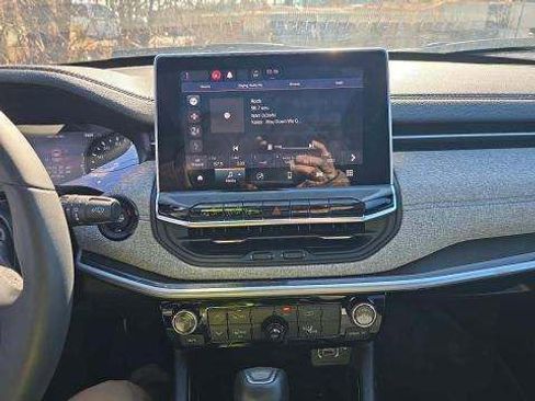 Used 2024 Jeep Compass Latitude w/ Sun and Sound Group image 6