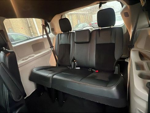 Used 2017 Dodge Grand Caravan SXT image 28