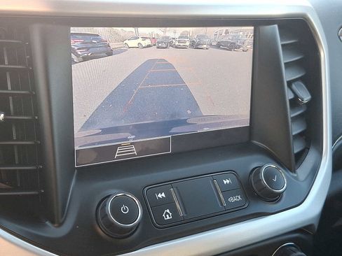 Certified 2023 GMC Acadia SLE w/ Driver Convenience Package image 22