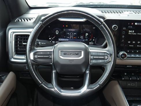 Used 2023 GMC Canyon Denali w/ Denali Black Edition image 18