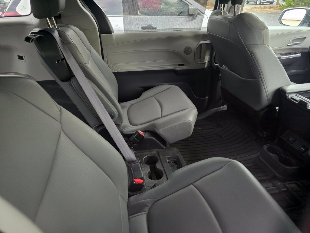 Used 2022 Toyota Sienna XLE w/ XLE Plus Package FWD image 14