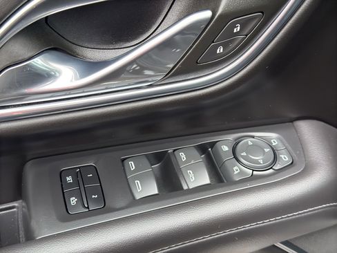 Certified 2023 Chevrolet Suburban Z71 w/ Luxury Package image 11