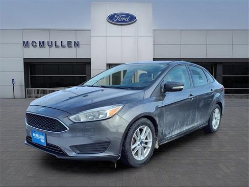 Used 2015 Ford Focus SE image 1