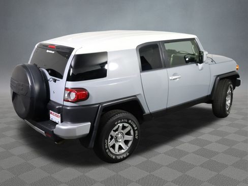Used 2014 Toyota FJ Cruiser Base w/ Upgrade Package image 4