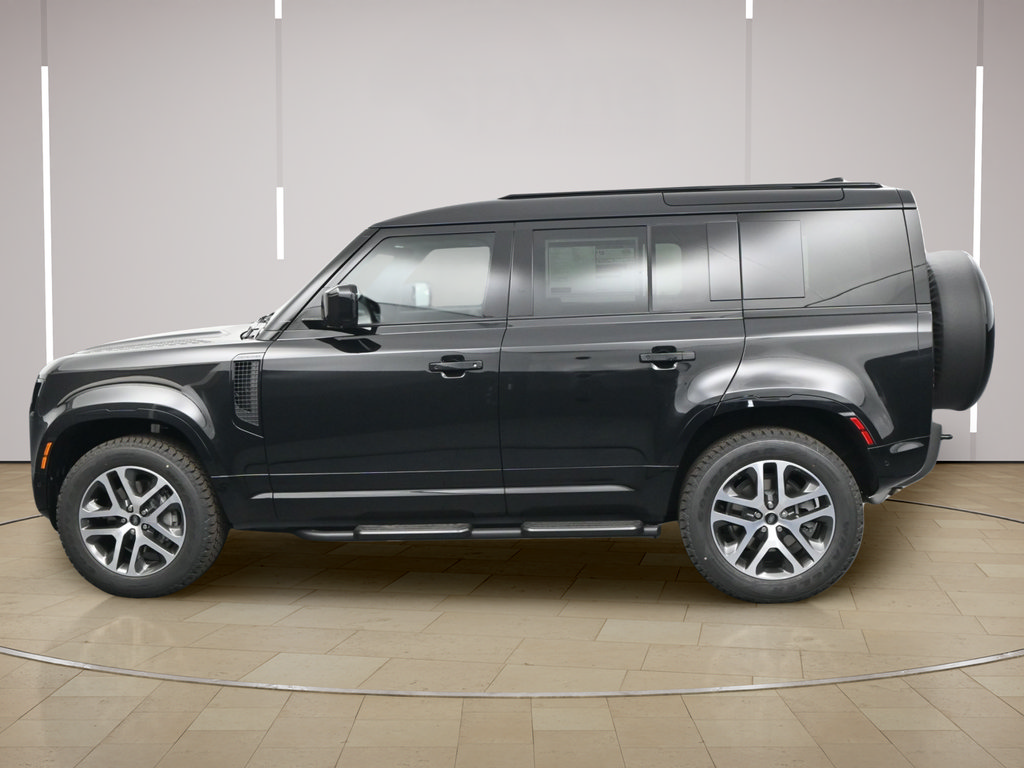 Used 2025 Land Rover Defender 110 X-Dynamic SE AWD/4WD image 2