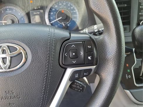 Used 2020 Toyota Sienna L FWD image 17