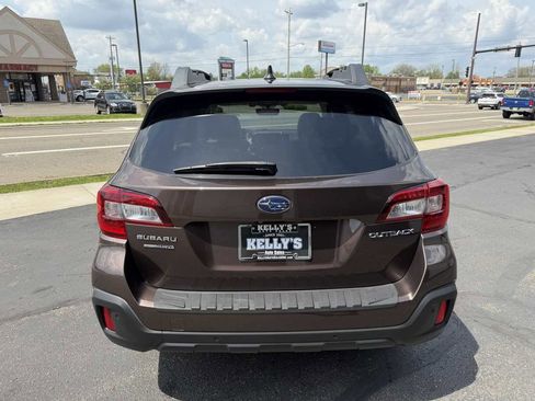 Used 2019 Subaru Outback 2.5i Limited AWD/4WD image 4