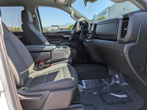 Used 2023 Chevrolet Silverado 1500 LT w/ Z71 Off-Road Package AWD/4WD image 32
