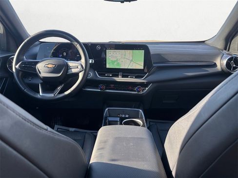 Used 2025 Chevrolet Equinox LT w/ Convenience Package II image 10