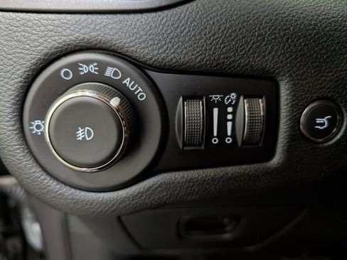 Used 2022 Jeep Cherokee Trailhawk w/ Sound & Nav Group AWD/4WD image 18