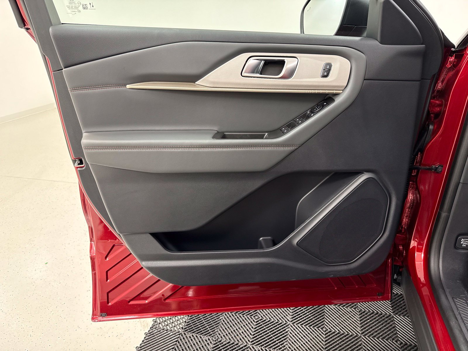 New 2027 Ford Explorer Active w/ Active Comfort Package RWD image 10