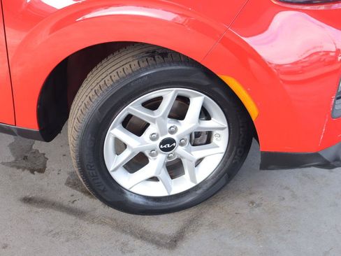 Used 2022 Kia Soul LX w/ Technology Package FWD image 3