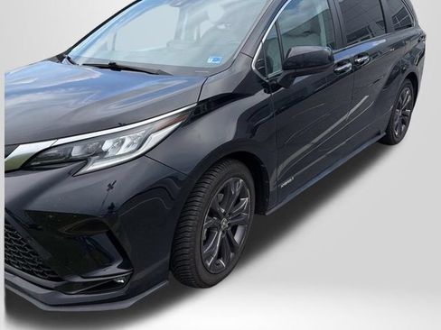 Used 2021 Toyota Sienna XSE FWD image 1
