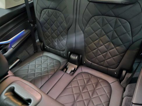 Used 2024 BMW X7 xDrive40i w/ Premium Package AWD/4WD image 22