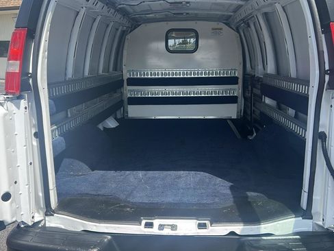 Used 2018 Chevrolet Express 2500 RWD image 9