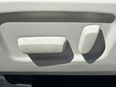 Used 2017 Toyota Highlander XLE image 27