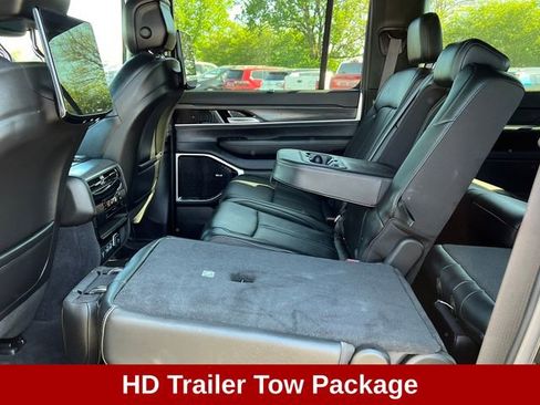 Used 2024 Jeep Wagoneer L Series III w/ Premium Group I AWD/4WD image 4