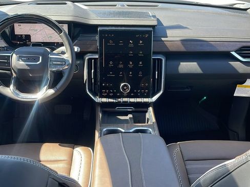 New 2026 GMC Acadia Denali Ultimate w/ LPO, Floor Liner Package AWD/4WD image 15
