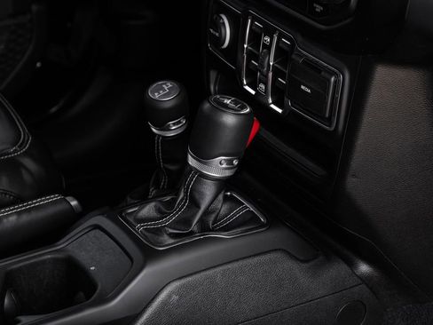 Used 2022 Jeep Wrangler Unlimited Sahara AWD/4WD image 32