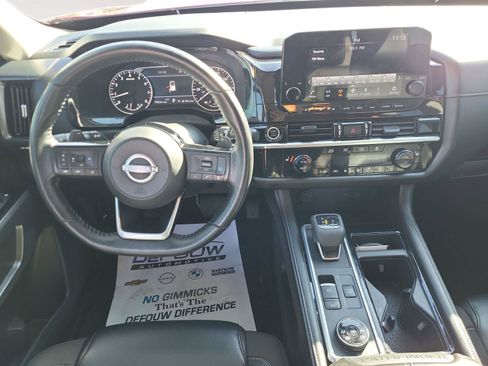 Used 2022 Nissan Pathfinder SL image 13