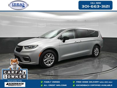 Used 2024 Chrysler Pacifica Touring-L