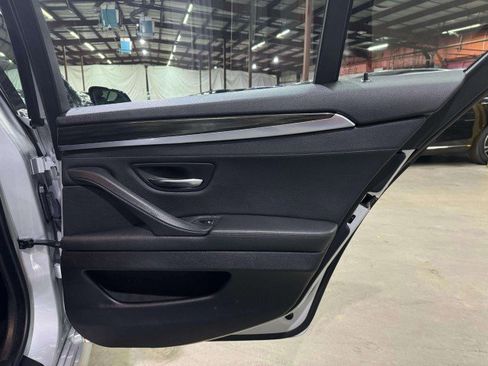 Used 2014 BMW 550i xDrive Sedan image 34