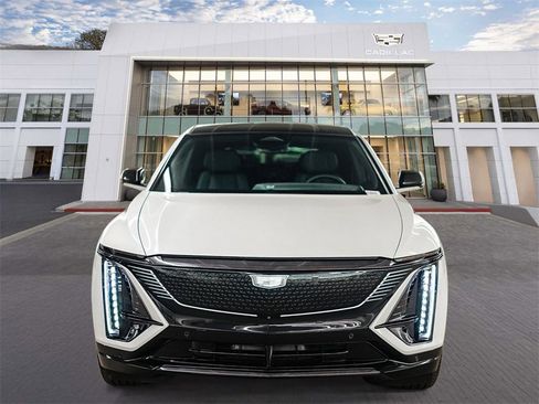 Used 2025 Cadillac Lyriq Sport image 6