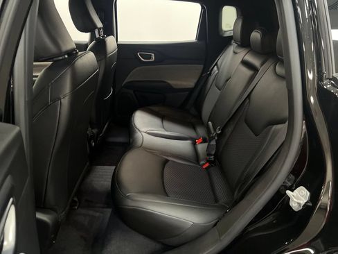 Used 2025 Jeep Compass Latitude AWD/4WD image 27