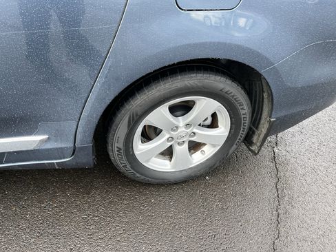 Used 2017 Toyota Sienna LE image 25