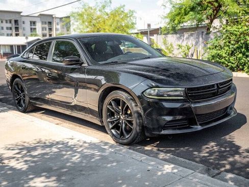 Used 2017 Dodge Charger SE w/ Blacktop Package RWD image 7