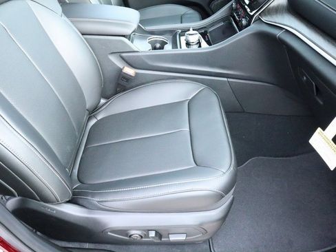 New 2025 Jeep Grand Cherokee Limited w/ Luxury Tech Group II AWD/4WD image 12