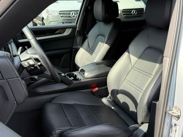Used 2025 Porsche Cayenne Coupe AWD/4WD image 5
