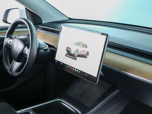 Used 2023 Tesla Model Y Long Range AWD/4WD image 23