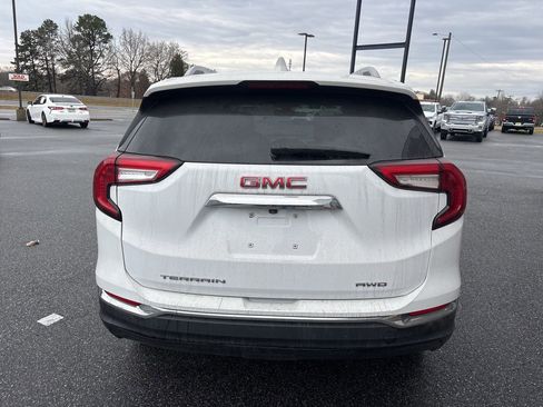 Used 2024 GMC Terrain SLT image 7