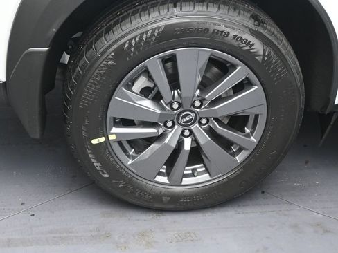 New 2026 Nissan Pathfinder SV image 5