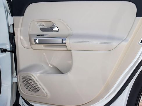 Used 2020 Mercedes-Benz GLB 250 image 17