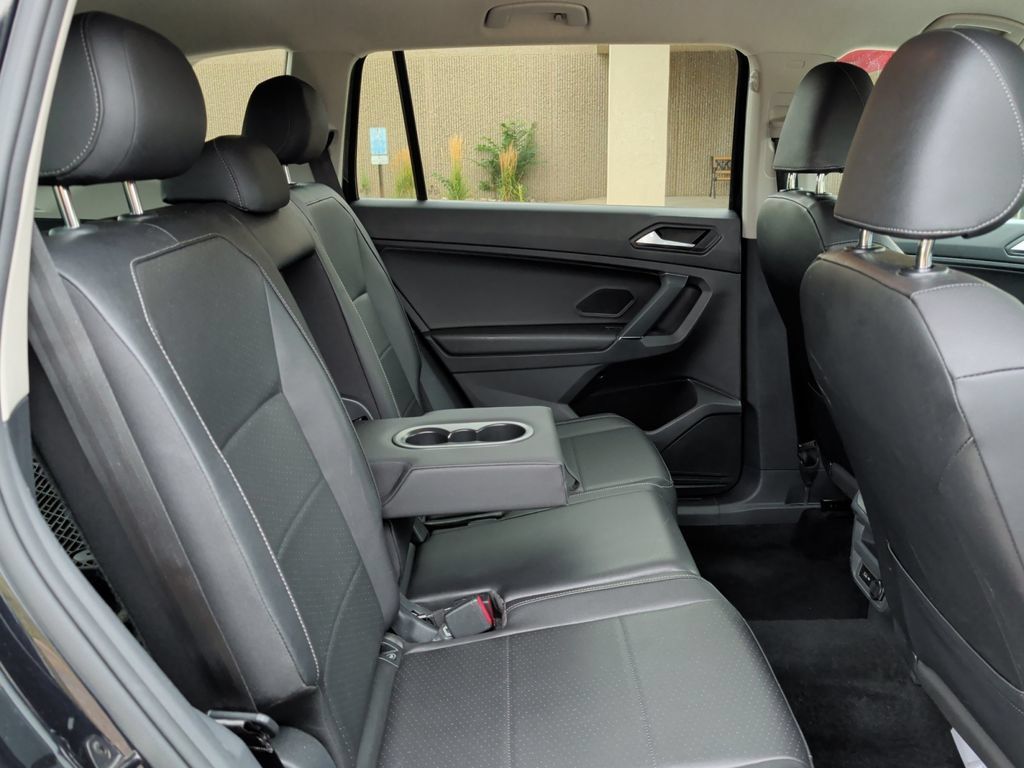 Used 2020 Volkswagen Tiguan SE AWD/4WD image 35
